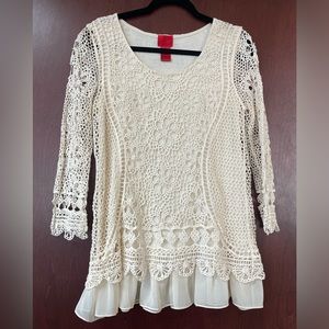 V Cristina Cream Lace Tunic Style Top Size Small
